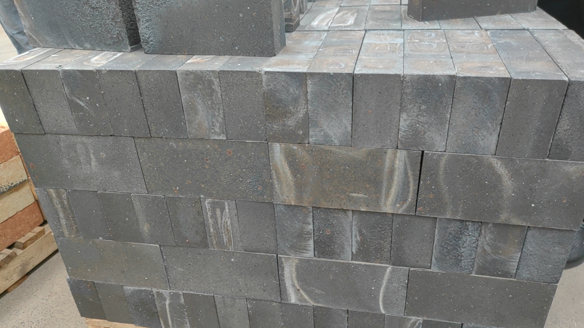 Applications and characteristics of silicon carbide bricks